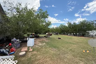 1716 SW 6th Ave, Mineral Wells, TX 76067 - Photo 2