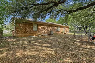 606 E Barton St, Granbury, TX 76048 - Photo 26