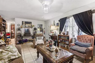 606 E Barton St, Granbury, TX 76048 - Photo 8