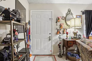 606 E Barton St, Granbury, TX 76048 - Photo 6