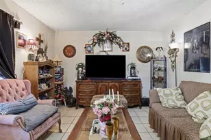 606 E Barton St, Granbury, TX 76048 - Photo 8