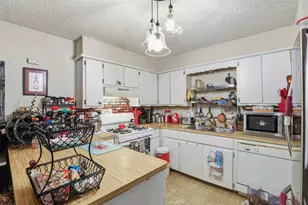 606 E Barton St, Granbury, TX 76048 - Photo 12