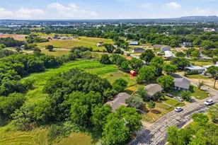 606 E Barton St, Granbury, TX 76048 - Photo 26