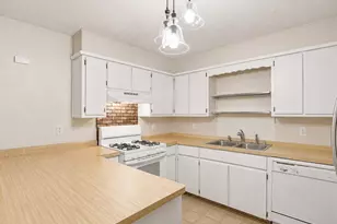 606 E Barton St, Granbury, TX 76048 - Photo 12