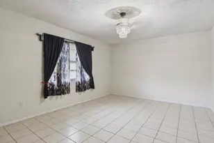 606 E Barton St, Granbury, TX 76048 - Photo 4