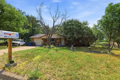 606 E Barton Street, Granbury, TX 76048 - Photo 4