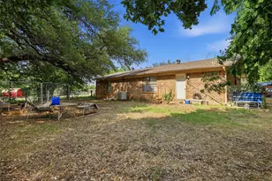 606 E Barton St, Granbury, TX 76048 - Photo 20