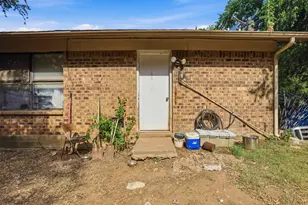 606 E Barton St, Granbury, TX 76048 - Photo 24