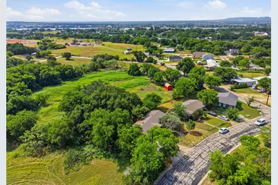 606 E Barton Street, Granbury, TX 76048 - Photo 28