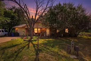 606 E Barton St, Granbury, TX 76048 - Photo 30