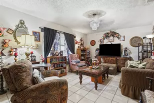 606 E Barton St, Granbury, TX 76048 - Photo 8