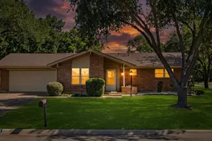 1300 Amherst Dr, Denton, TX 76201 - Photo 4