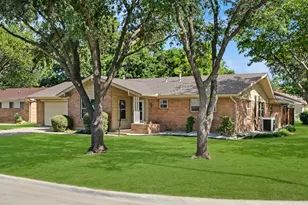 1300 Amherst Dr, Denton, TX 76201 - Photo 4