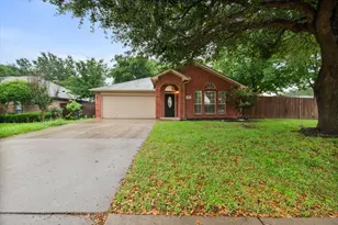 1627 Wintercrest Rd, Grand Prairie, TX 75052 - Photo 1
