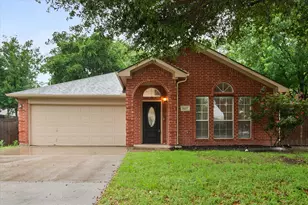 1627 Wintercrest Rd, Grand Prairie, TX 75052 - Photo 2