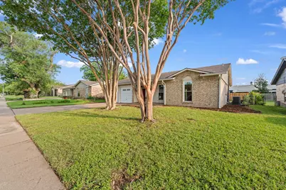1013 Waverly Drive, Arlington, TX 76015 - Photo 2