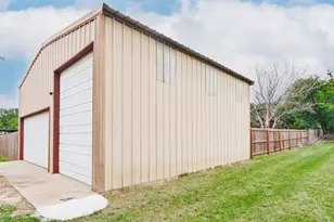 251 Alicia St, Bowie, TX 76230 - Photo 22