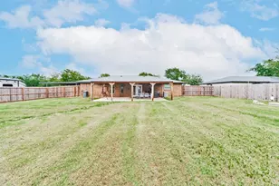 251 Alicia St, Bowie, TX 76230 - Photo 18