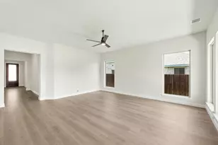 402 Laurel Ln, Glenn Heights, TX 75154 - Photo 10