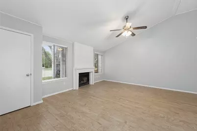 513 Hunters Glen Street, Lewisville, TX 75067 - Photo 4