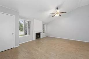 513 Hunters Glen St, Lewisville, TX 75067 - Photo 4