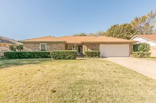 7417 Timberhill Dr, North Richland Hills, TX 76182 - Photo 2