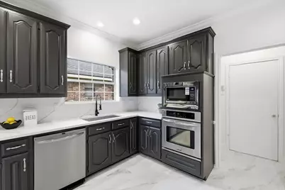 9017 Laredo Drive, Irving, TX 75063 - Photo 12