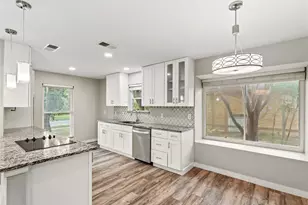2310 Greenmeadow Dr, Carrollton, TX 75006 - Photo 6