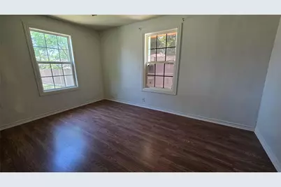 524 W Broadus Avenue, Fort Worth, TX 76115 - Photo 6