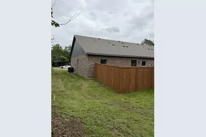 1005 Grandbury Street #A, Cleburne, TX 76033 - Photo 4
