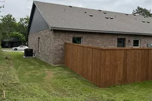 1005 Grandbury St, Cleburne, TX 76033 - Photo 4
