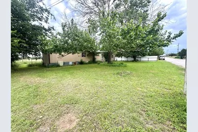 104 Lockwood Street, Comanche, TX 76442 - Photo 2