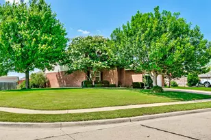 1208 Krista Dr, Burleson, TX 76028 - Photo 2