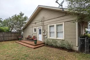 2241 W Rosedale St S, Fort Worth, TX 76110 - Photo 16