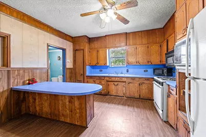 700 N 3rd Street, McGregor, TX 76657 - Photo 6