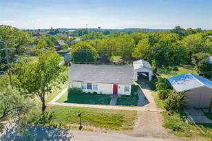 304 N Geneva St, Breckenridge, TX 76424 - Photo 2