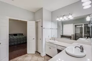 9718 Wolf Creek Dr, Irving, TX 75063 - Photo 22
