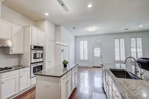 9718 Wolf Creek Dr, Irving, TX 75063 - Photo 2