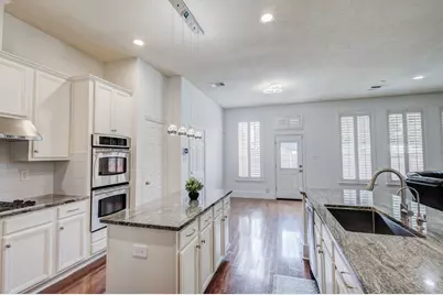 9718 Wolf Creek Drive, Irving, TX 75063 - Photo 16
