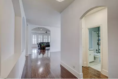 9718 Wolf Creek Drive, Irving, TX 75063 - Photo 4