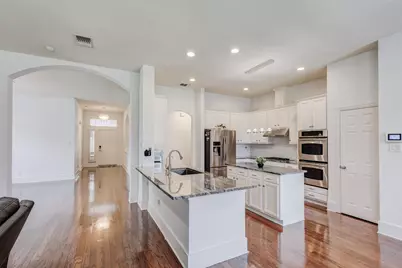 9718 Wolf Creek Drive, Irving, TX 75063 - Photo 8