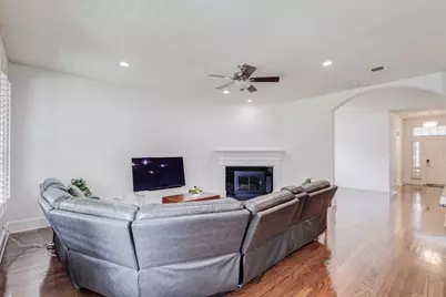 9718 Wolf Creek Drive, Irving, TX 75063 - Photo 10