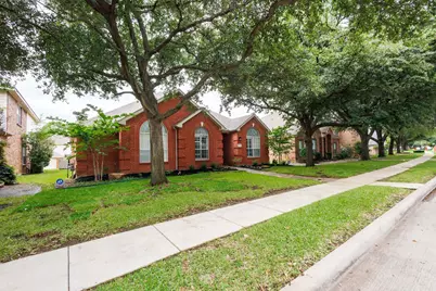 9718 Wolf Creek Drive, Irving, TX 75063 - Photo 2