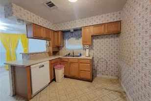 630 Country View Ln, Garland, TX 75043 - Photo 8