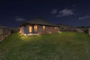 933 E 5th St, Springtown, TX 76082 - Photo 28