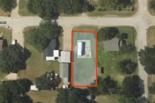 705 20th St, Mineral Wells, TX 76067 - Photo 1