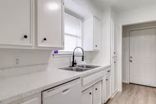 2428 Summer Pl Dr, Arlington, TX 76014 - Photo 6