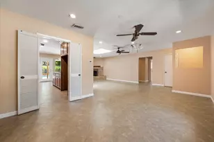 815 Vail Dr, Arlington, TX 76012 - Photo 16