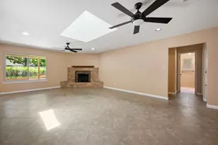 815 Vail Dr, Arlington, TX 76012 - Photo 6