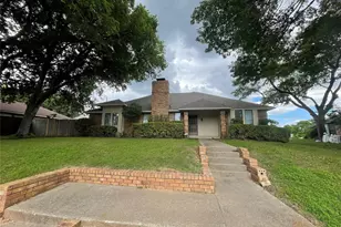 407 Hillcroft Cir, Duncanville, TX 75137 - Photo 1